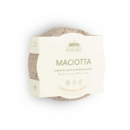 Maciotta almonds and nuts....